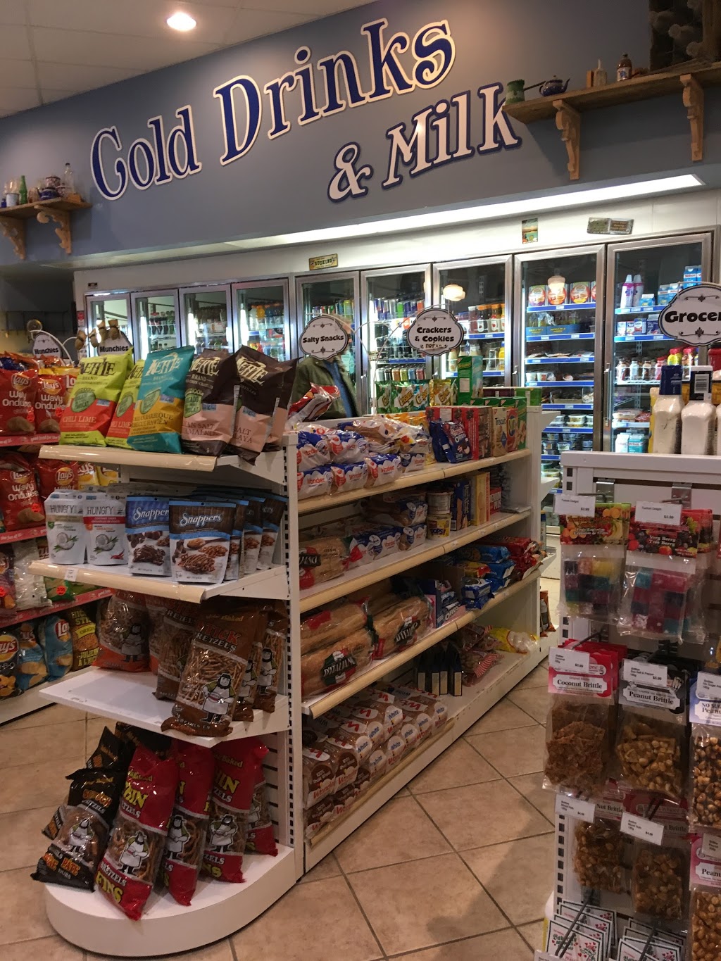 Country Store | 430 Pine St, Waubaushene, ON L0K 2C0, Canada