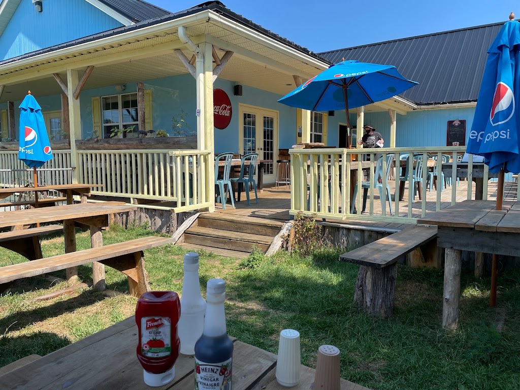 Sauble Dunes Restaurant | 11 Southampton Pkwy, Sauble Beach, ON N0H 2G0, Canada | Phone: (519) 422-0013