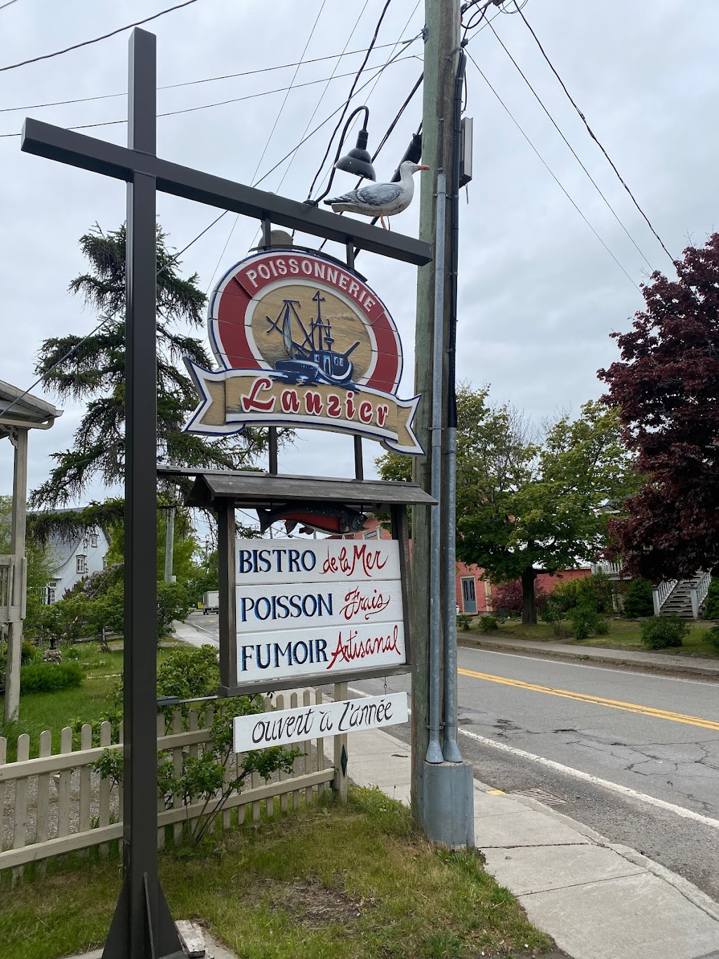Poissonnerie Lauzier - Bistro de la mer | 57 Av. Morel, Kamouraska, QC G0L 1M0, Canada | Phone: (418) 492-7988