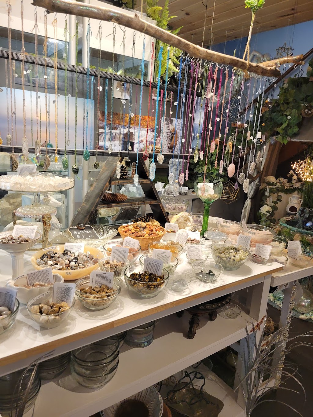 Crystal Cave Mineral Exhibit & Crystal Shoppe | 11077 Hwy 124, South River, ON P0A 1X0, Canada | Phone: (705) 386-7774