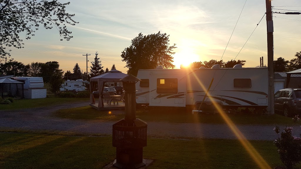 Camping Au Pied Du Mont | 3225 Rang du Cordon, Saint-Jean-Baptiste, QC J0L 2B0, Canada | Phone: (450) 467-6318