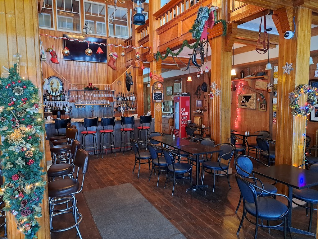 La Bastringue resto-bar | 280 Rue Principale, Saint-Cyrille-de-Lessard, QC G0R 2W0, Canada | Phone: (418) 247-7111