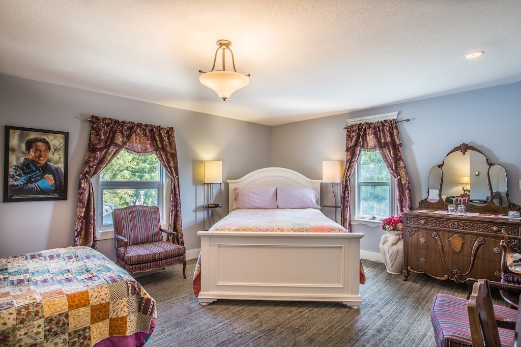 Heartwood Inn | 320 Railway Ave E, Drumheller, AB T0J 0Y4, Canada | Phone: (403) 823-6495