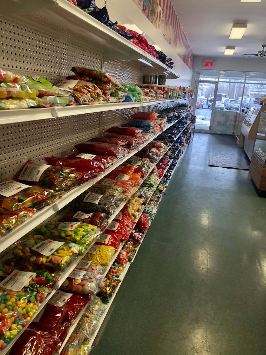 Confiserie Clémex | 143 Bd Maple, Châteauguay, QC J6J 3R1, Canada | Phone: (450) 201-5566