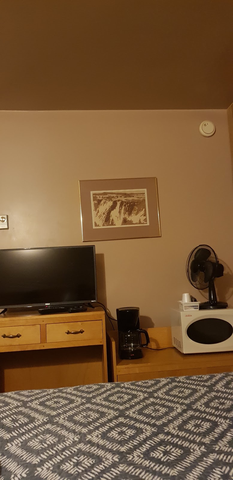 Pineview Motel | 4389 Arthur St. West (Hwy 11/17), Trans-Canada Hwy, Kakabeka Falls, ON P7C 5M9, Canada | Phone: (807) 286-1686