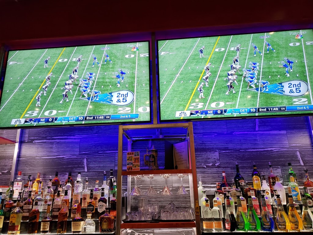 St. Louis Bar & Grill | 1415 Huron Rd, Kitchener, ON N1R 0L3, Canada | Phone: (519) 579-9464