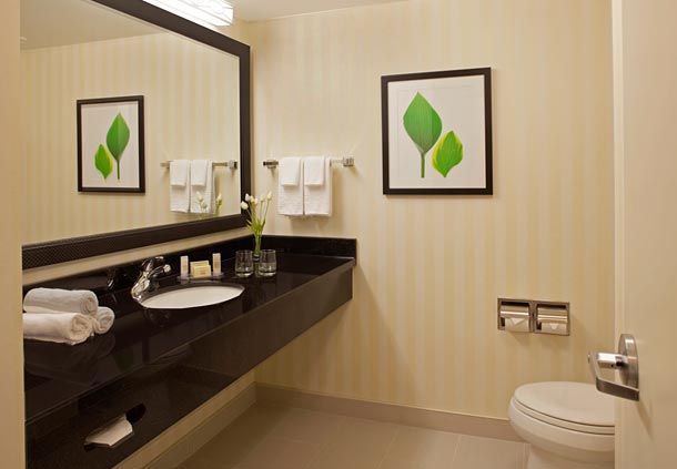Fairfield Inn & Suites by Marriott Toronto Mississauga | 35 Courtneypark Dr W, Mississauga, ON L5W 0E3, Canada | Phone: (905) 564-2030