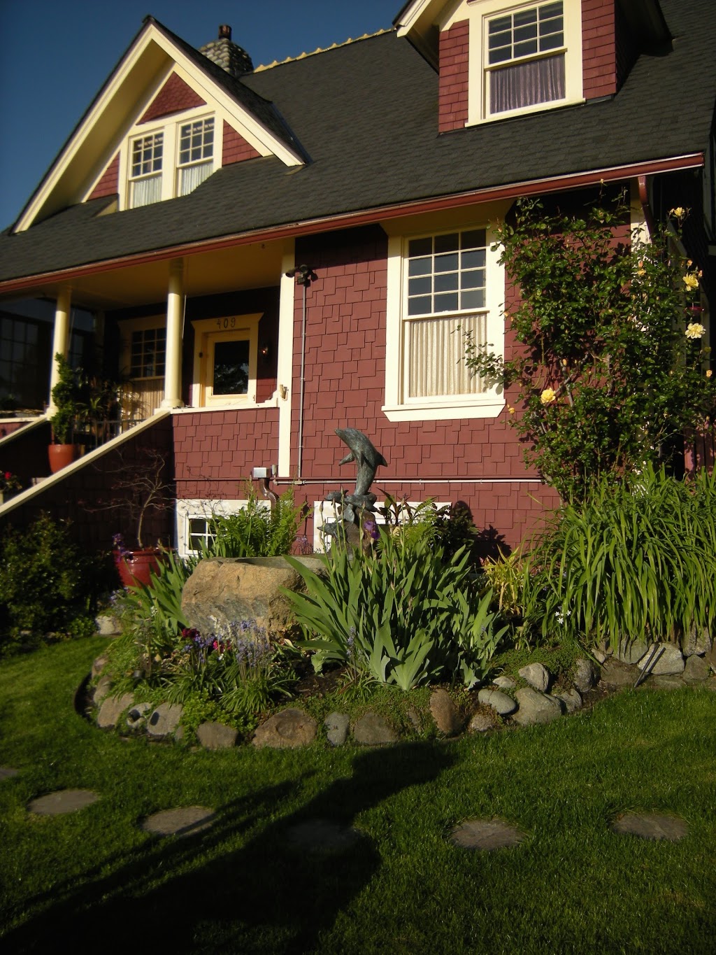 The Guest House | 409 14th St, Bellingham, WA 98225, USA | Phone: (360) 671-0774
