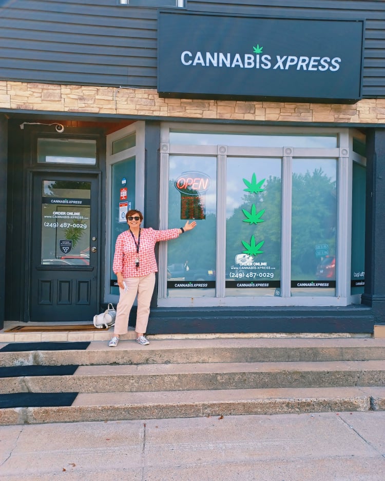 CANNABIS XPRESS | 4570 Penetanguishene Rd, Hillsdale, ON L0L 1V0, Canada | Phone: (249) 487-0029