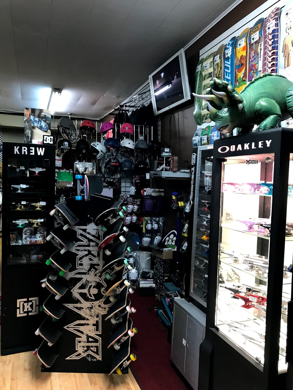 Area 51 | 191 Station St, Duncan, BC V9L 1M8, Canada | Phone: (250) 746-8869