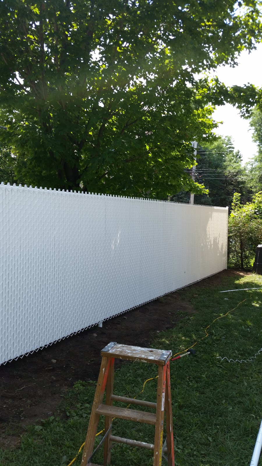 Clôture S.T | 39 Rue Labarre, Varennes, QC J3X 2H9, Canada | Phone: (514) 655-4508
