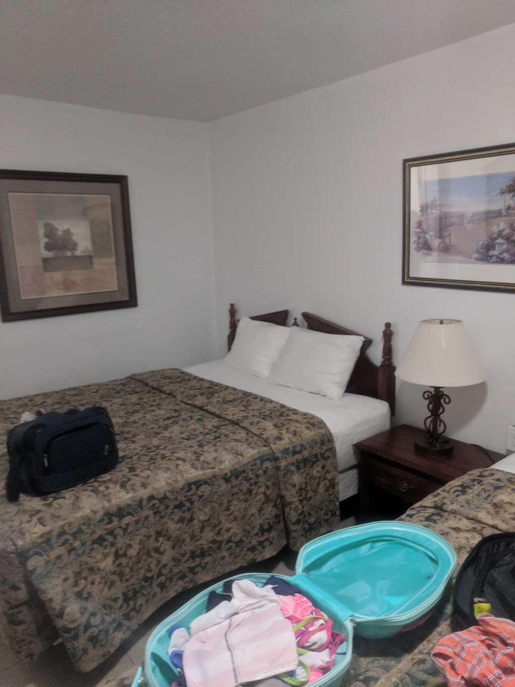 Sunrise Inn | 6267 Lundys Ln, Niagara Falls, ON L2G 1T5, Canada | Phone: (905) 356-5135