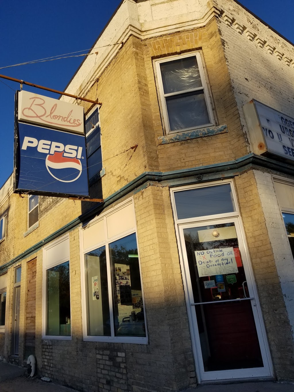 Blondies | 1969 Main St, Winnipeg, MB R2V 2B7, Canada | Phone: (204) 338-0185