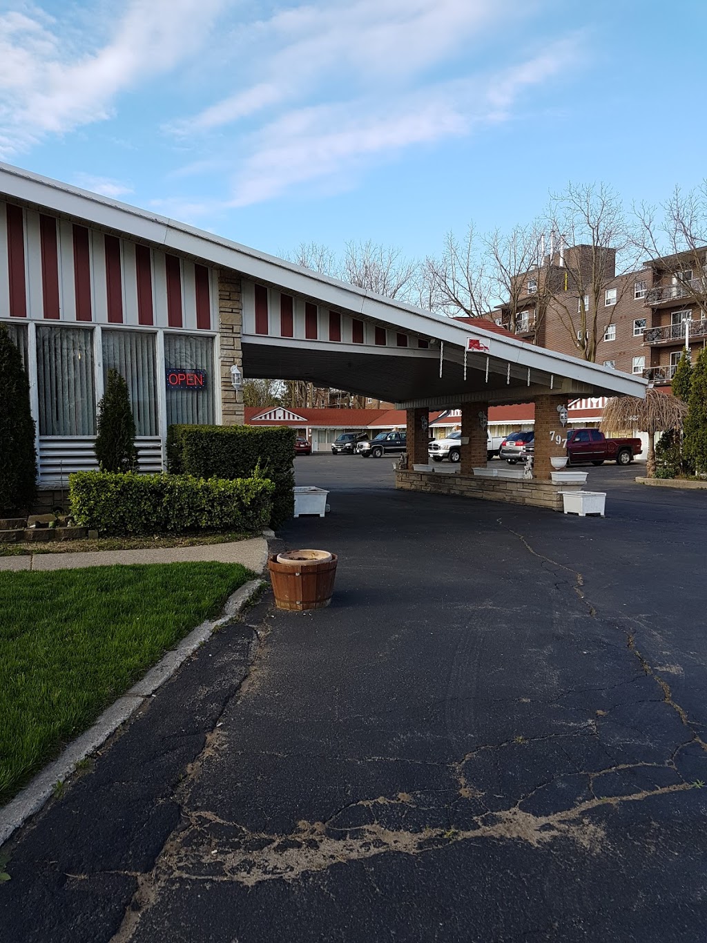 Sherwood Motel | 797 Colborne St, Brantford, ON N3S 3S3, Canada | Phone: (519) 756-5261
