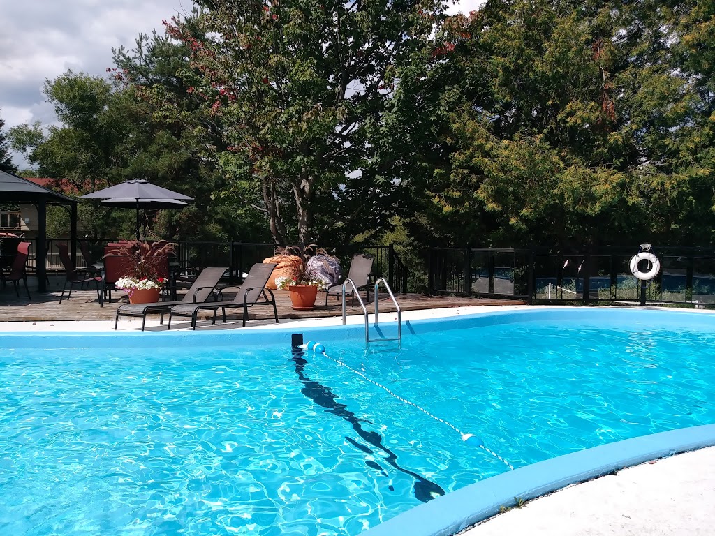 Le Montagnard, Auberge/Hôtel et Chalets | 264 Chemin Maple, Sutton, QC J0E 2K0, Canada | Phone: (450) 538-9966