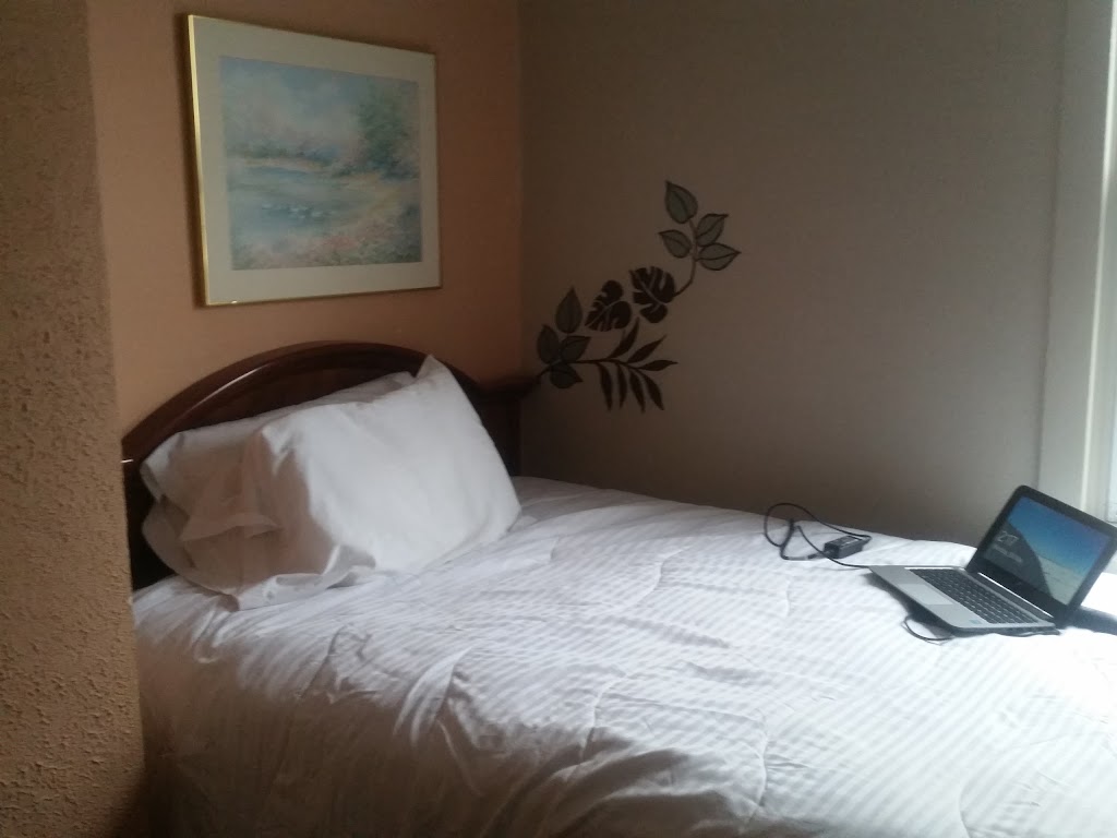 A Voyageurs Guest House | 95 Arlington Ave, Ottawa, ON K1R 5S4, Canada | Phone: (613) 238-6445