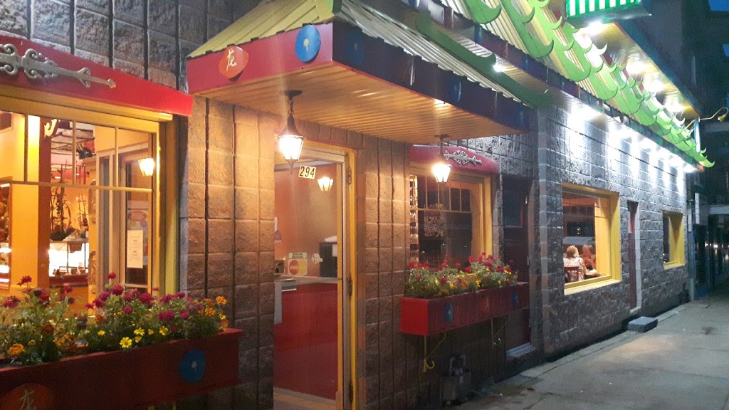 Restaurant Hong Kong | 294 Avenue de Grand-Mère, Grand-Mère, QC G9T 2G7, Canada | Phone: (819) 538-3319