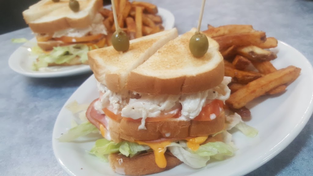 Strasbourgs Royal Grill | 100 Mountain St, Strasbourg, SK S0G 4V0, Canada | Phone: (306) 725-3343