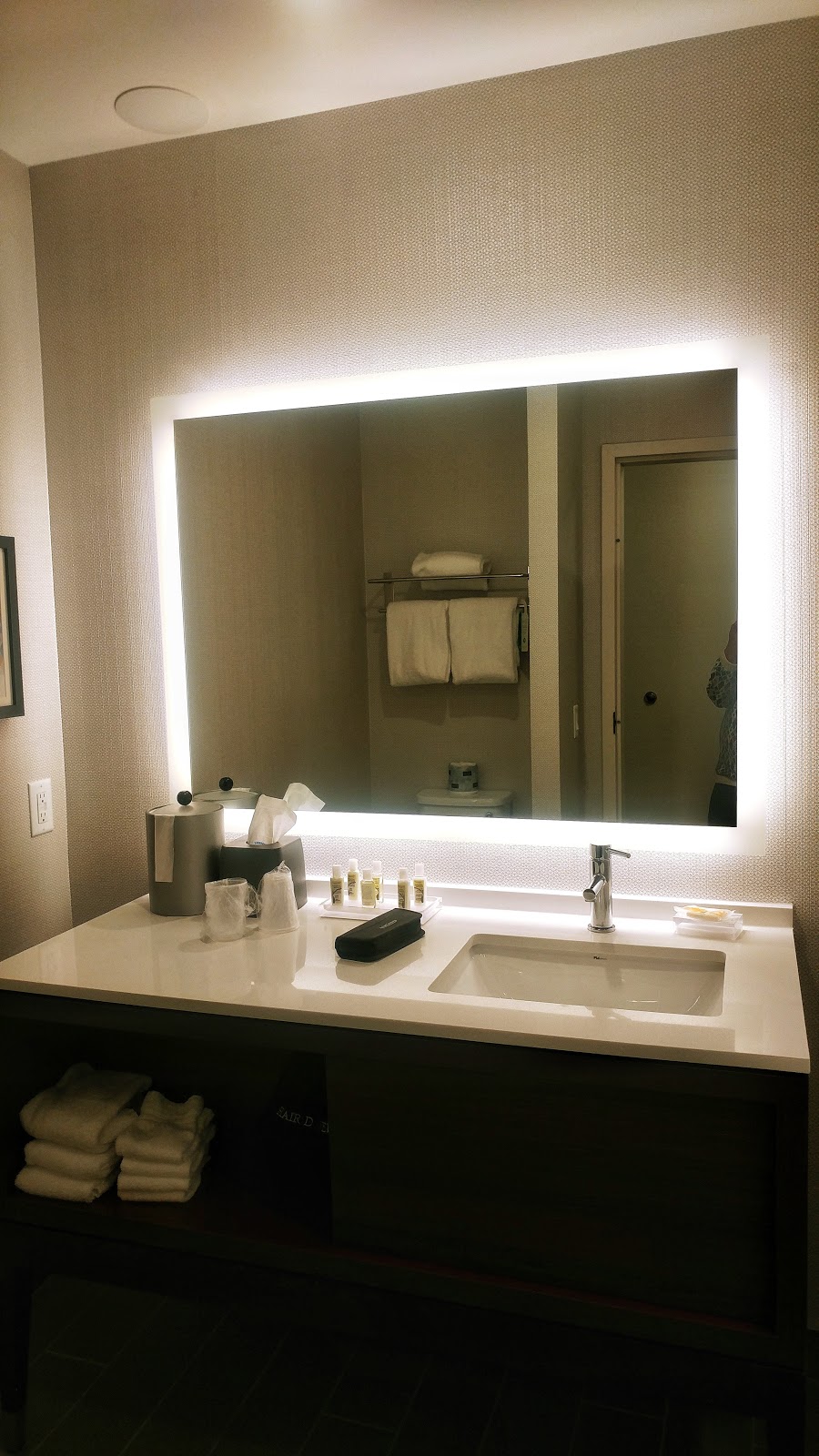 Holiday Inn & Suites Calgary Airport North | 20 Freeport Pl NE, Calgary, AB T3J 5E1, Canada | Phone: (403) 289-7800