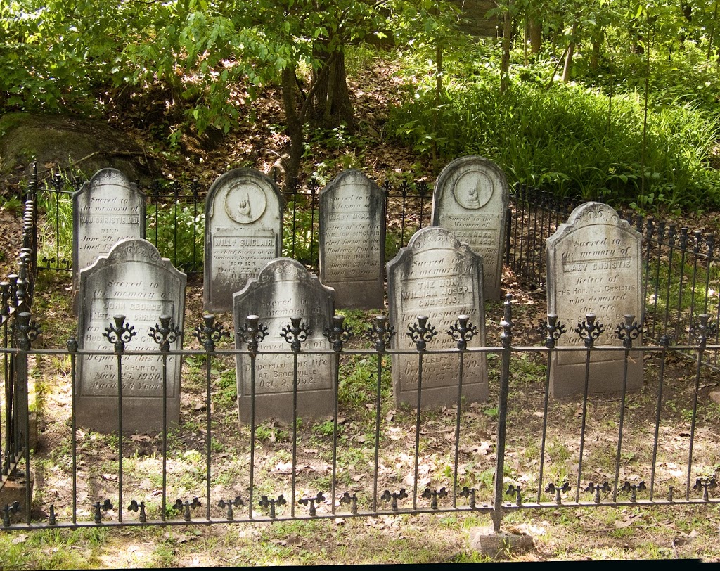 OAKLAND PET CEMETERY | 1524 2, Brockville, ON K6V 5T3, Canada | Phone: (613) 342-3858
