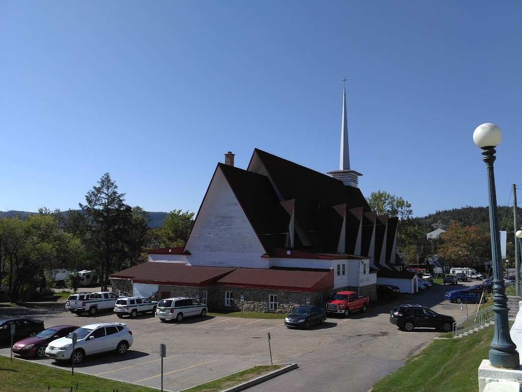 Presbytere De Tadoussac | 180 de lEglise, Tadoussac, QC G0T 2A0, Canada | Phone: (418) 235-4324