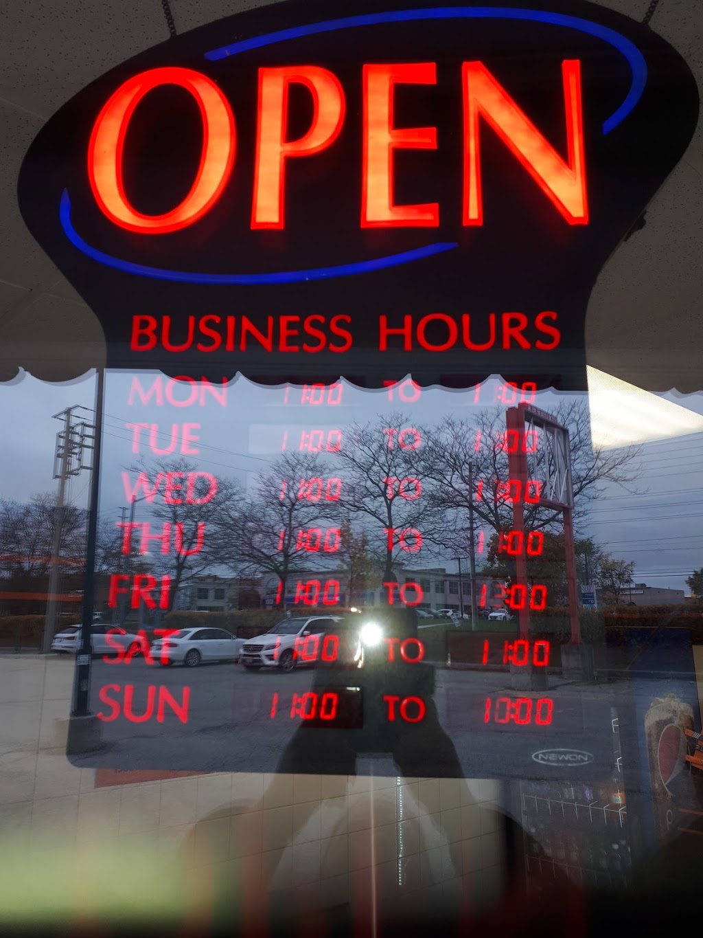 Little Caesars Pizza | 17730 Leslie St, Newmarket, ON L3Y 3E4, Canada | Phone: (905) 830-9333