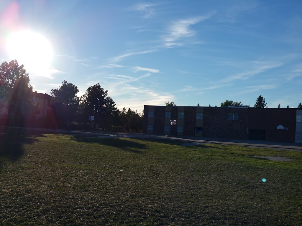 Saint Richard School | 7270 Copenhagen Rd, Mississauga, ON L5N 2C3, Canada | Phone: (905) 826-5572