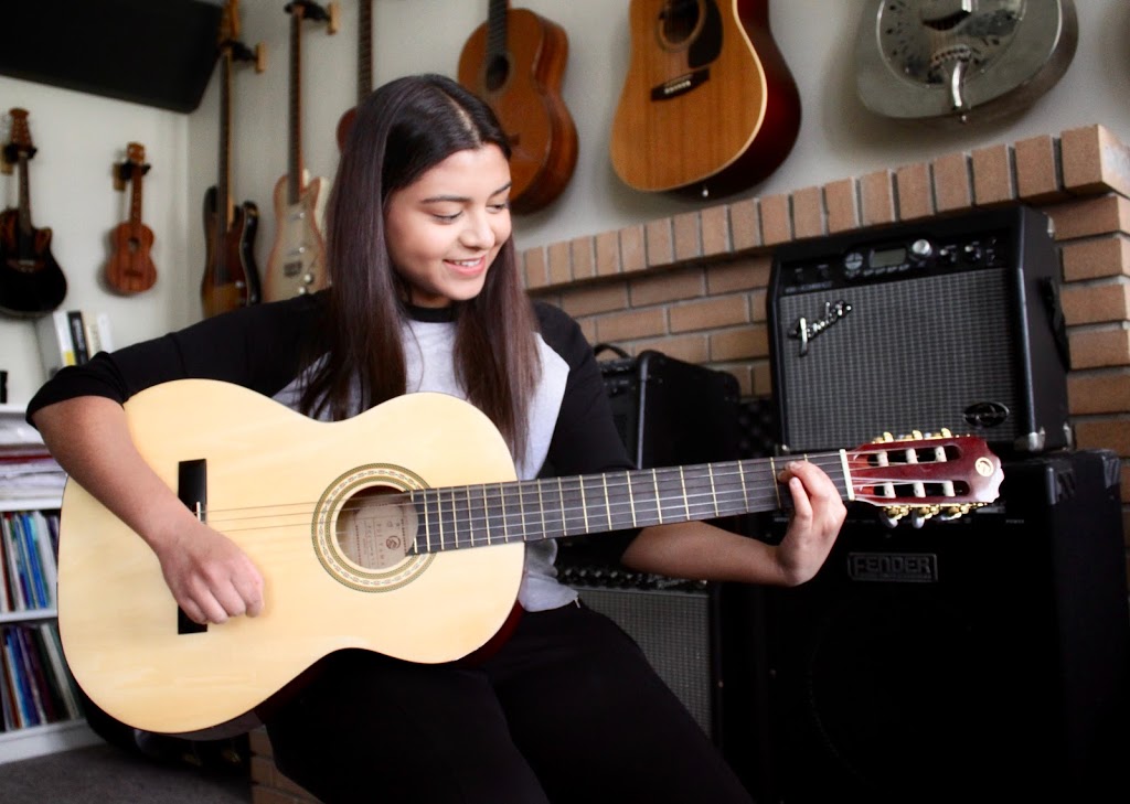 Coach Sandhu Guitar Studio | 7137 122a St, Surrey, BC V3W 0M1, Canada | Phone: (604) 722-9894