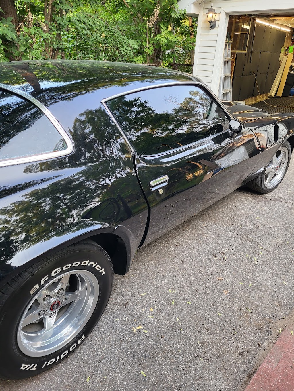 Shades mobile window tinting | 20 Centre St, Barrie, ON L4N 3L4, Canada | Phone: (705) 791-2131