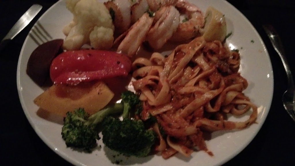 Comme Chez Soi - Restaurant & Auberge | 3219 Rue Principale O, Magog, QC J1X 0J6, Canada | Phone: (819) 868-2233