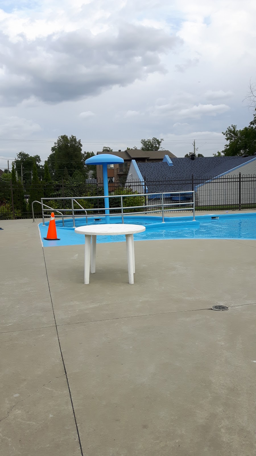 Piscine municipale | 30 Mnt Gagnon, Bois-des-Filion, QC J6Z 2L1, Canada | Phone: (450) 621-1460