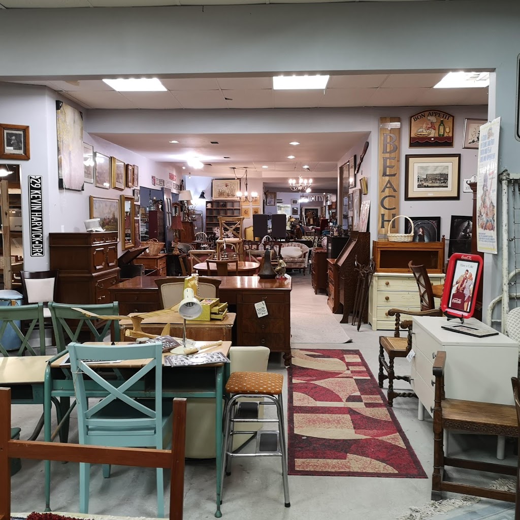 Cobbletog Antique Market | 380 Exeter Rd, London, ON N6E 2Z4, Canada | Phone: (519) 860-7119