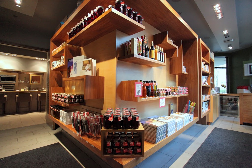 Laurie Raphaël | 117 Rue Dalhousie, Québec, QC G1K 9B7, Canada | Phone: (418) 692-4555