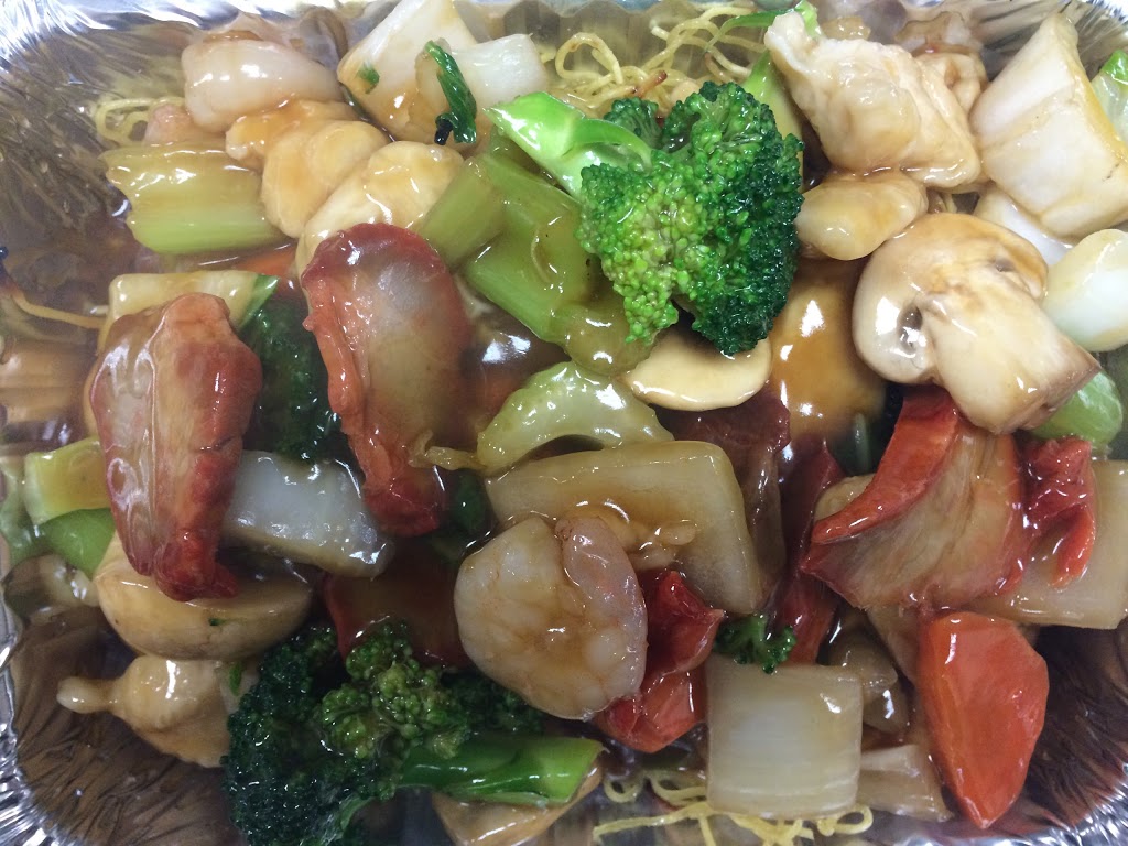 Wok-A-Way Chinese Food & Wings | 2458 Dundas St W #18, Mississauga, ON L5K 1R8, Canada | Phone: (905) 820-3838