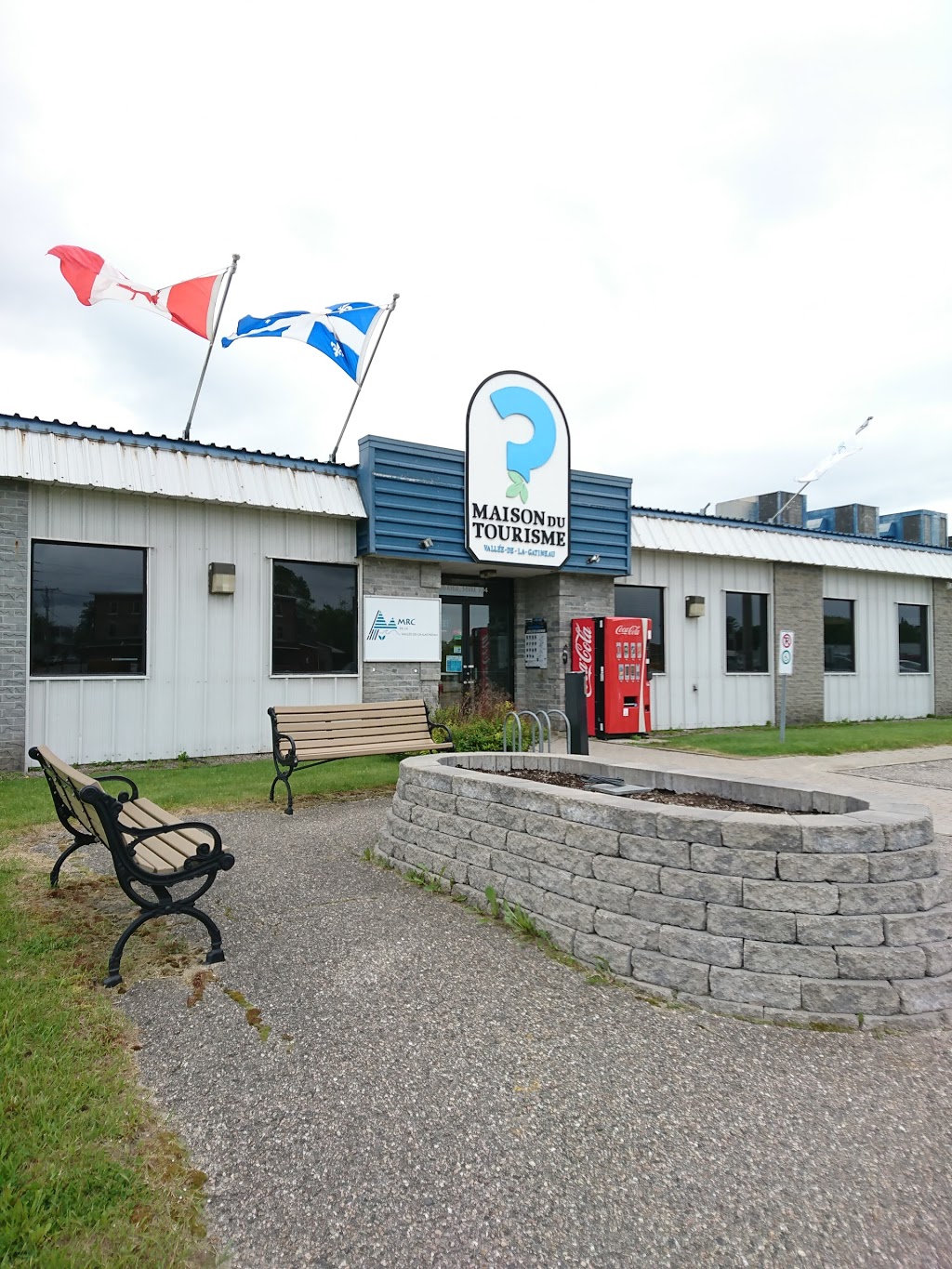 Bureau dinformat. Maison du tourisme Vallée-de-la-Gatineau | 186 Rue King, Maniwaki, QC J9E 3N6, Canada | Phone: (819) 441-2295