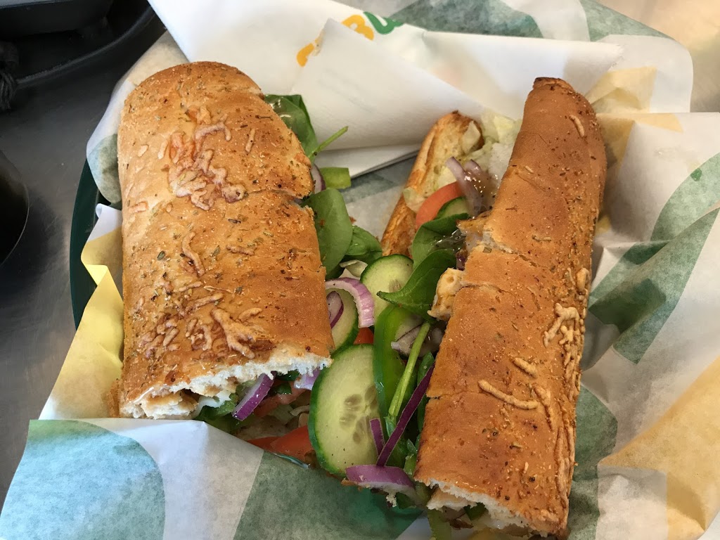 Restaurant SUBWAY | 9731 Boulevard Sainte-Anne, Sainte-Anne-de-Beaupré, QC G0A 3C0, Canada | Phone: (418) 827-3299