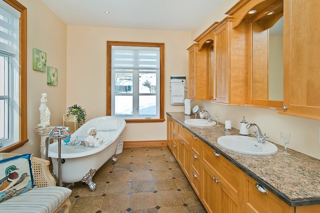 Au Pélican de lÎle | 6879 Chemin Royal Saint-Laurent-de, LÎle-dOrléans, QC G0A 3Z0, Canada | Phone: (418) 808-2301