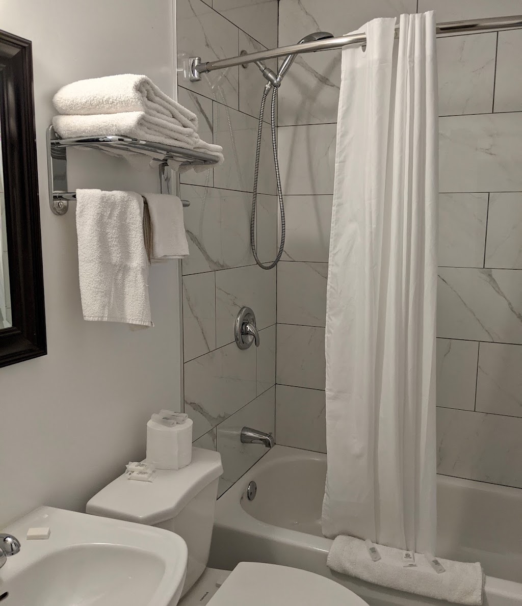 West Castle Motel | 1042 Waterton Ave, Pincher Creek, AB T0K 1W0, Canada | Phone: (403) 627-2880
