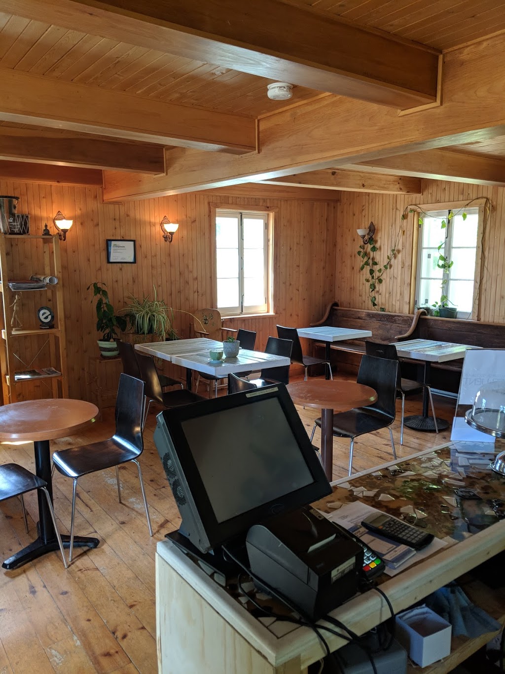 Café du Domaine à Liguori | 1300 Rue Principale, Petite-Rivière-Saint-François, QC G0A 2L0, Canada | Phone: (418) 632-5653