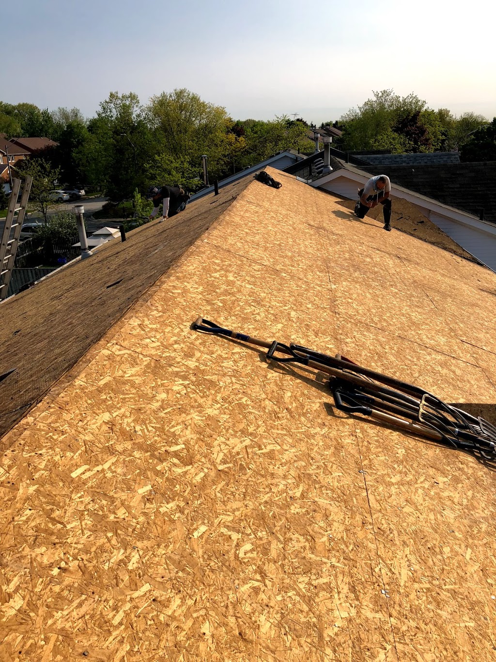 Veronica Roofing | 902 Runningbrook Dr, Mississauga, ON L4Y 2S5, Canada | Phone: (647) 864-7180