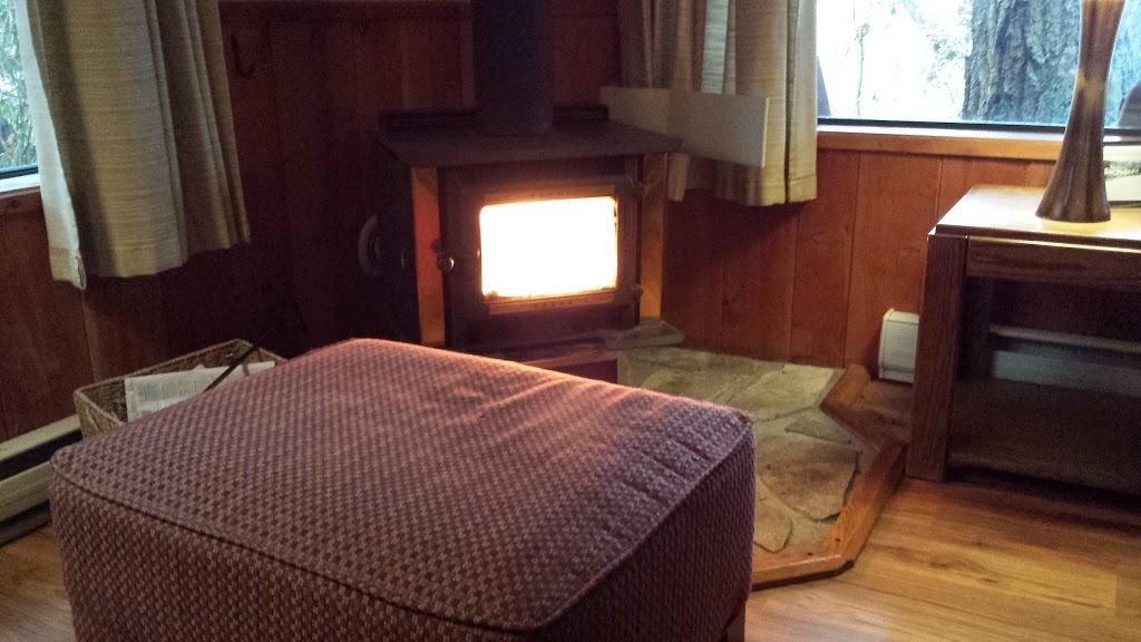 Yellow Point Lodge | 3700 Yellow Point Rd, Ladysmith, BC V9G 1E8, Canada | Phone: (250) 245-7422
