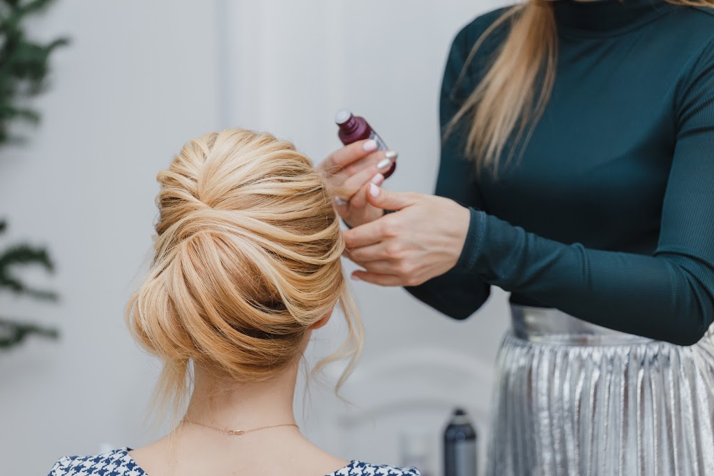 Les Ciseaux de Sophie Coiffure Boucherville | 570 Rue Jacques-Cartier, Boucherville, QC J4B 6J5, Canada | Phone: (438) 492-5700