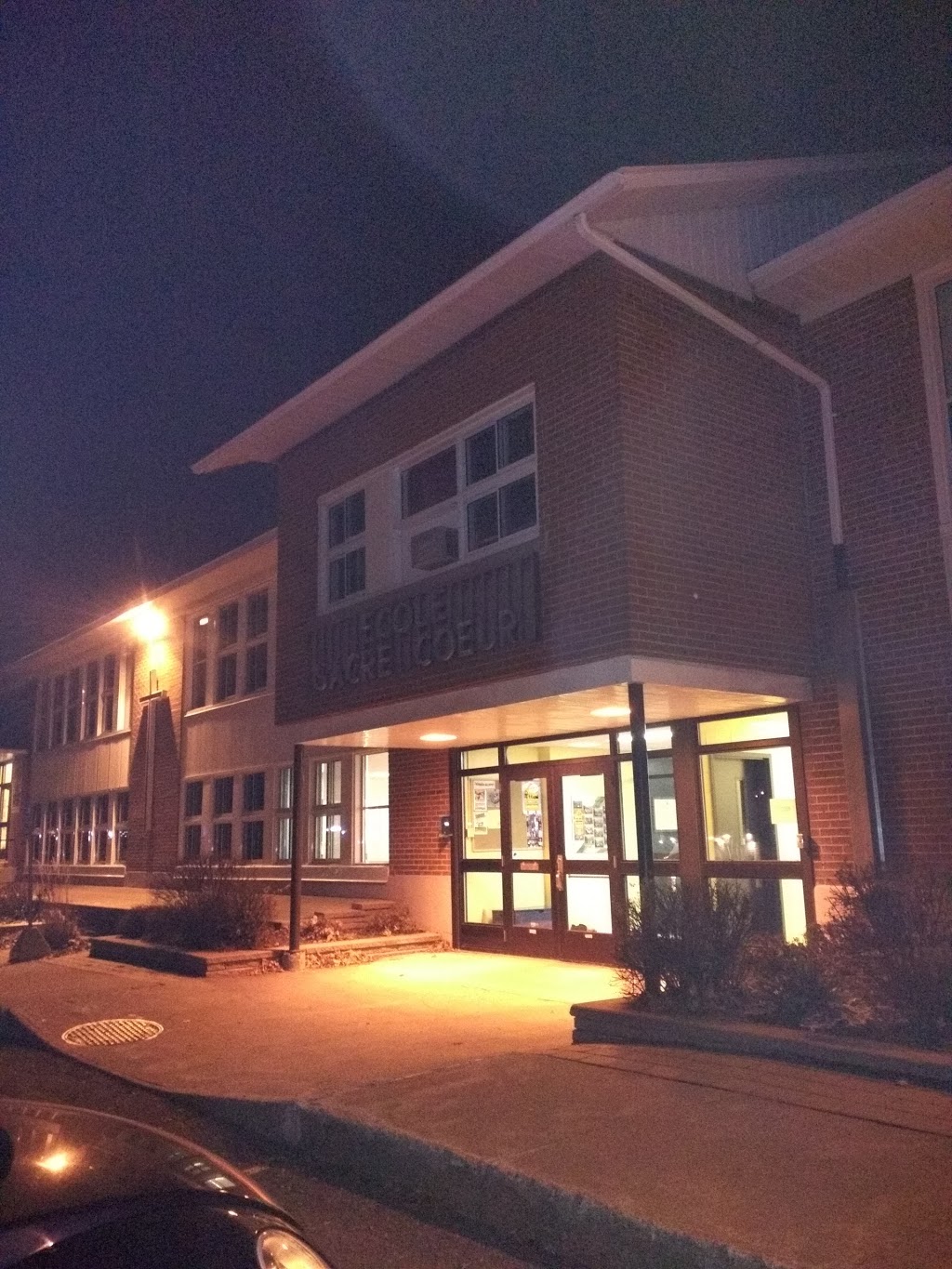 École Sacré-Coeur | 70 Boulevard des Hauteurs, Saint-Jérôme, QC J7Y 1R4, Canada | Phone: (450) 438-1259