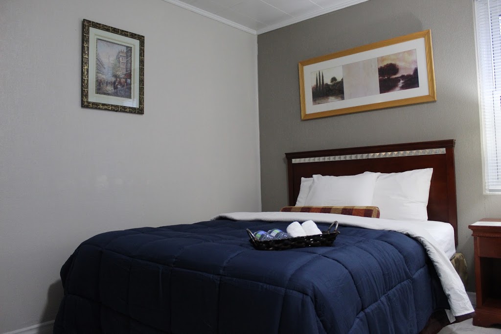 Sunrise INN - Parry Sound | 36 Mary St, Parry Sound, ON P2A 1E4, Canada | Phone: (705) 746-9307
