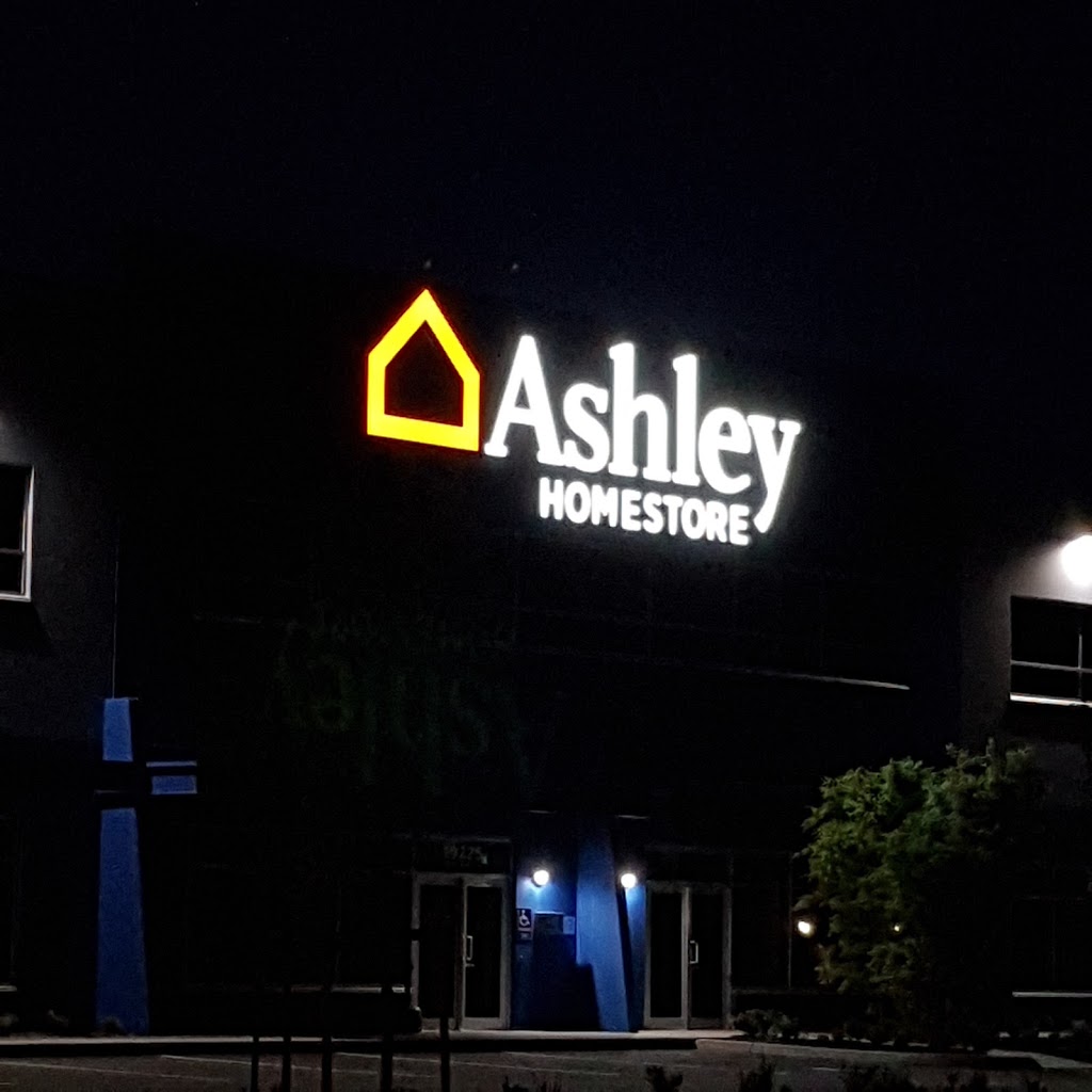 Ashley HomeStore - Warehouse | storage | 19225 25 Ave, Surrey, BC V3Z 3X1, Canada | 6043854405 OR +1 604-385-4405