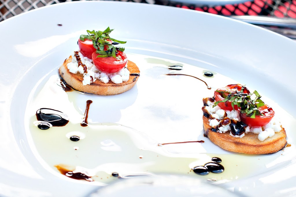 Donattela Bar & Grill | 83 Bolton St, Bobcaygeon, ON K0M 1A0, Canada | Phone: (705) 738-4303
