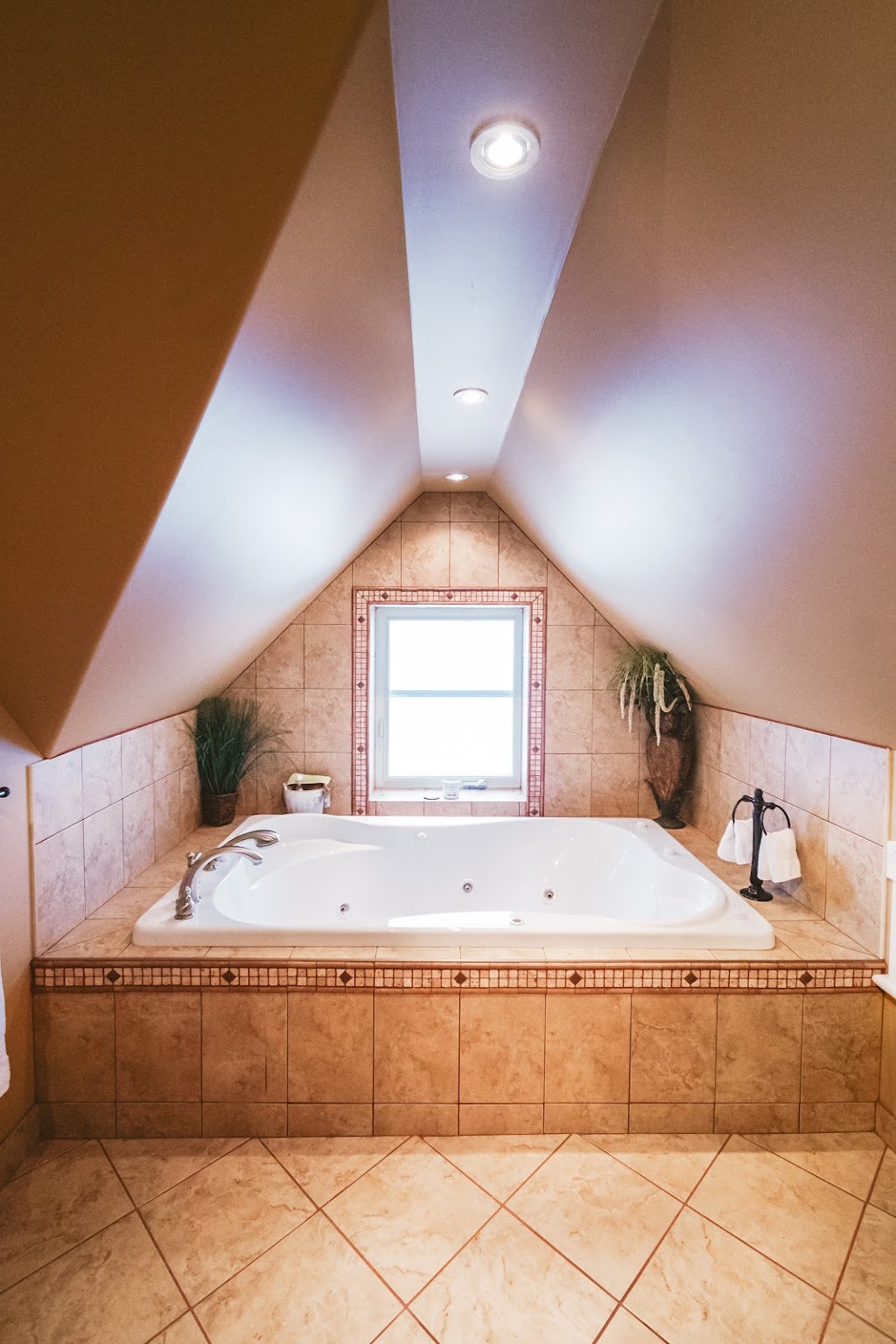 The Whitewater Inn | 1739 Beachburg Rd, Beachburg, ON K0J 1C0, Canada | Phone: (613) 639-9457