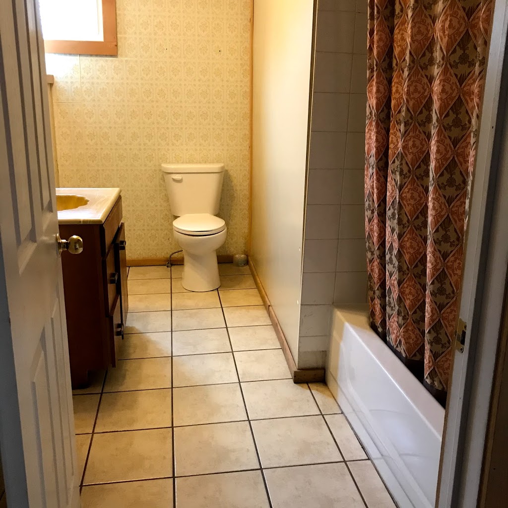 Wasaga Beach Cottage Rentals | 106 River Rd E, Wasaga Beach, ON L9Z 2K9, Canada | Phone: (437) 776-3338