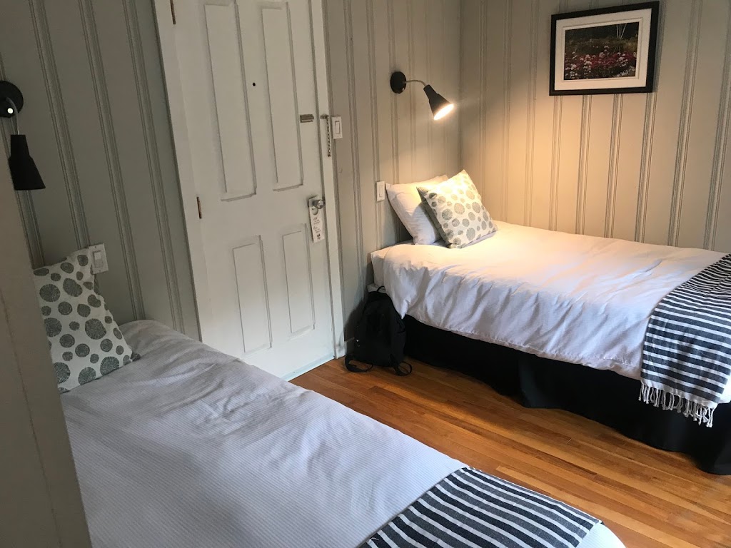 Hotel Far Hills - Le Cedar Lodge | 3399 Rue du Far Hills Inn, Val-Morin, QC J0T 2R0, Canada | Phone: (819) 322-2014