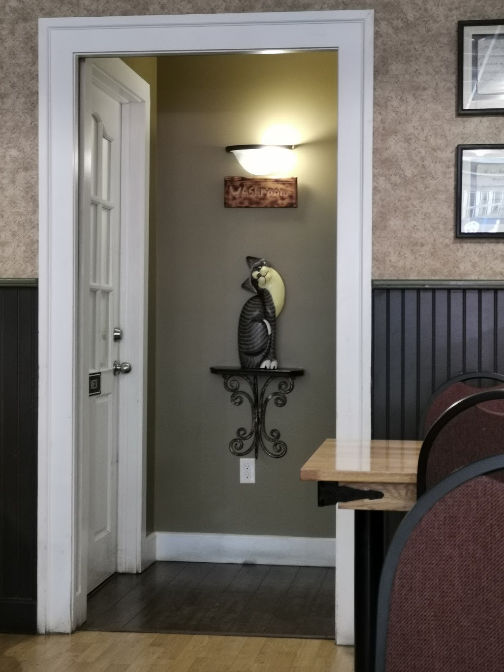 Lisas Cafe | 30 Water St, Windsor, NS B0N 2T0, Canada | Phone: (902) 792-1986